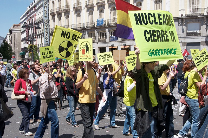 File:Anti-nuclear protest Madrid 20110508-E.jpg