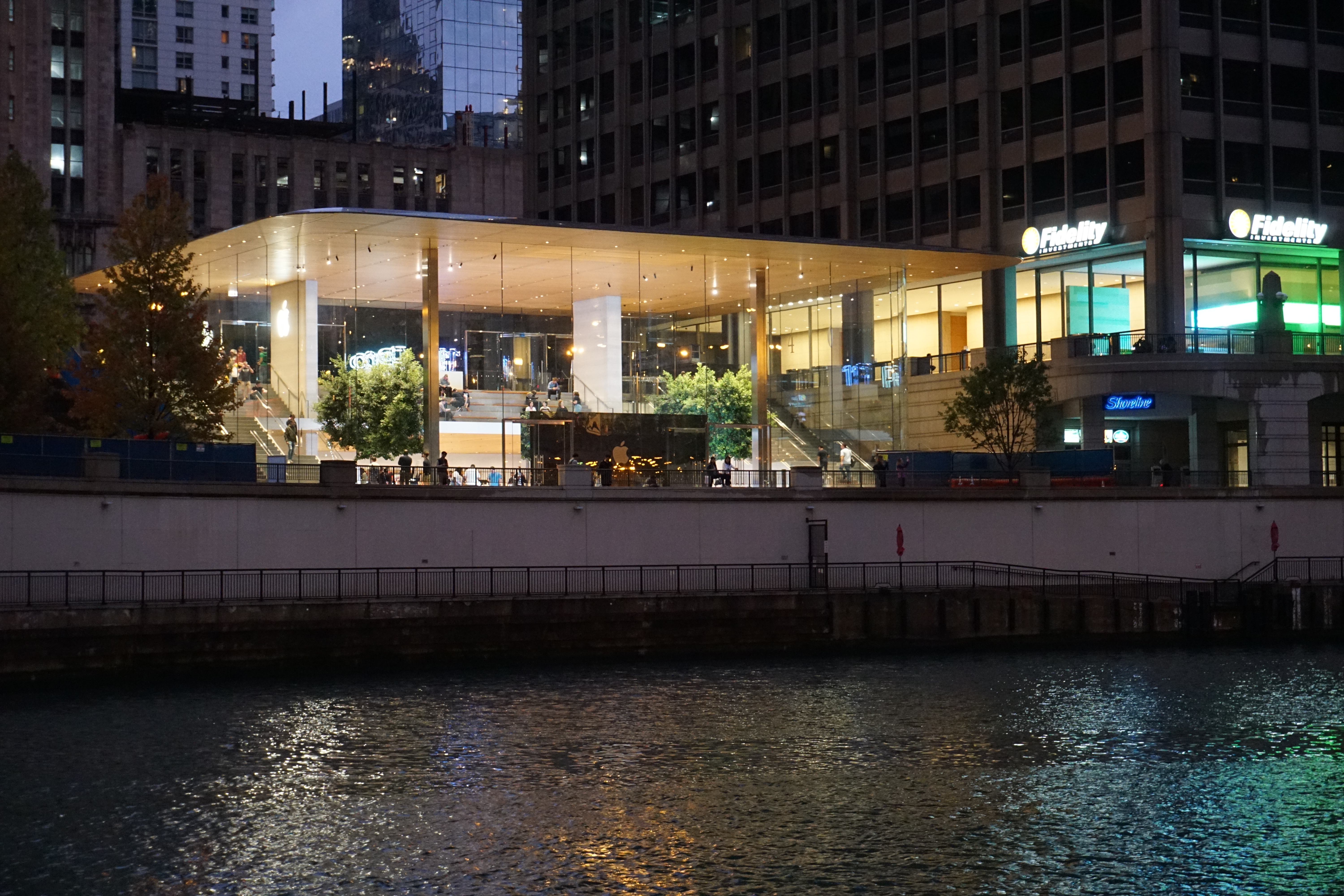 Michigan Avenue Apple store opening Oct. 20