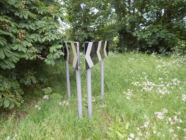 File:Bend sign, Wendy - geograph.org.uk - 5342509.jpg