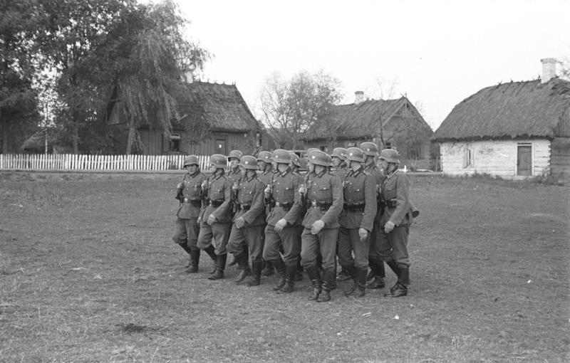 File:Bundesarchiv Bild 101I-001-0283-08, Wehrmachtsoldaten bei Ausbildung.jpg