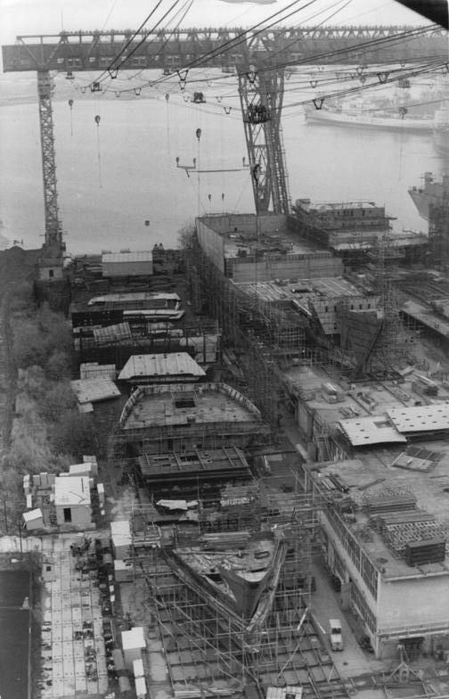 Die Werft Nordic Yards Bundesarchiv_Bild_183-1982-1125-002%2C_Wismar%2C_Mathias-Thesen-Werft%2C_Trockendock%2C_Helling