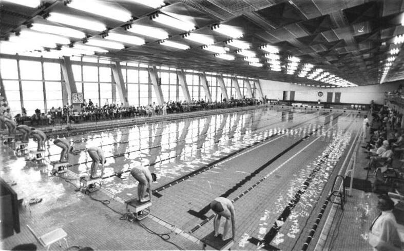 File:Bundesarchiv Bild 183-1985-0923-322, Leipzig, Deutsche Hochschule für Körperkultur, Schwimmhalle.jpg