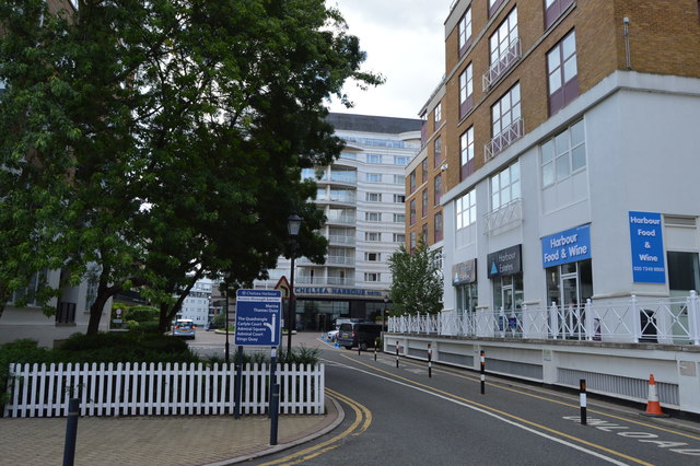 File:Chelsea Harbour Hotel - geograph.org.uk - 5289914.jpg