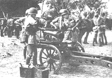 File:Chinese soldiers with mountain guns.jpg