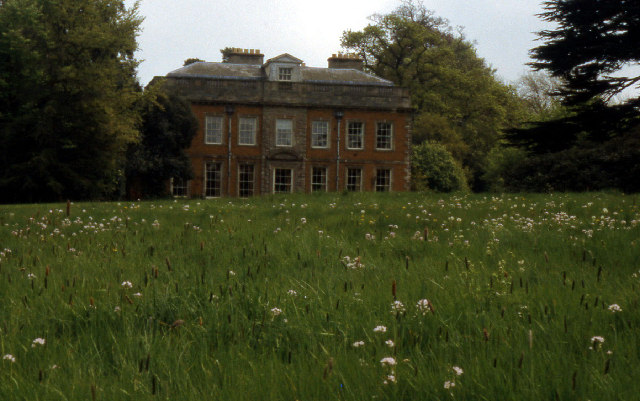 File:Farnborough Hall.jpg