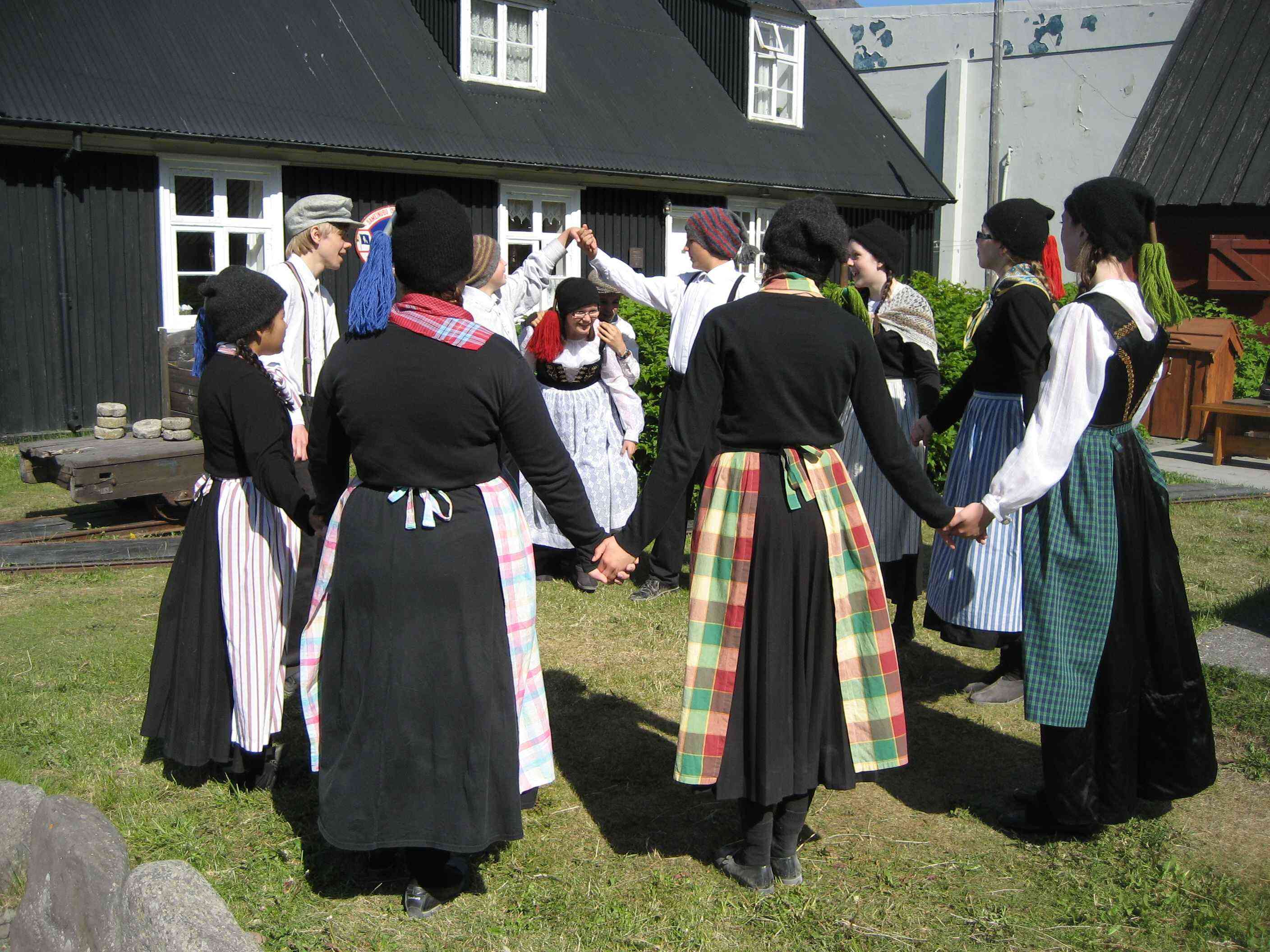 Folk Dancers, Isafjordur (4899625494)