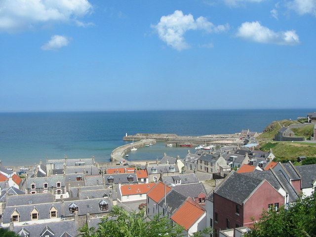 File:Harbour from disused railway - geograph.org.uk - 645420.jpg