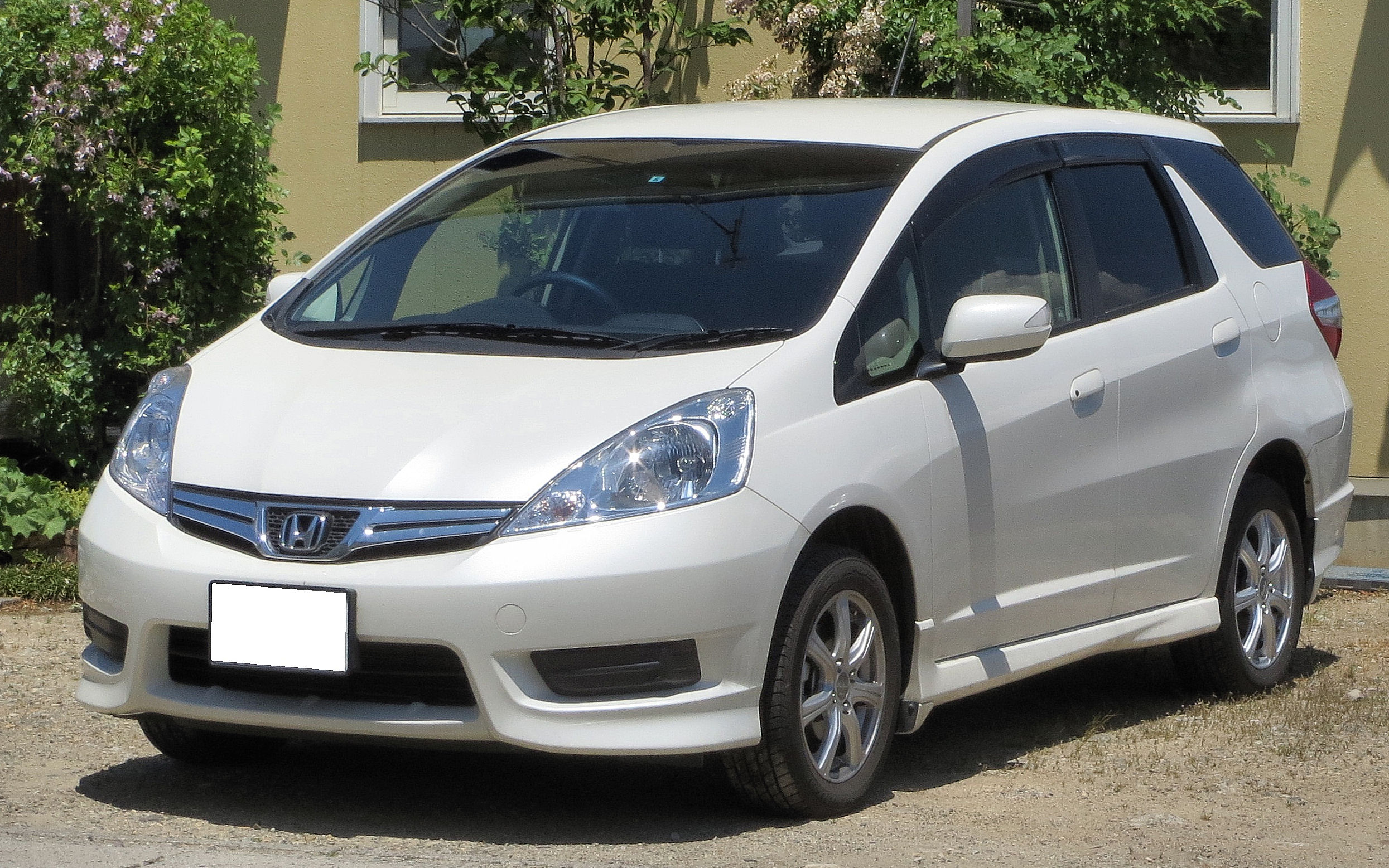 File:Honda Fit shuttle 1.5L-Model.JPG - Wikipedia