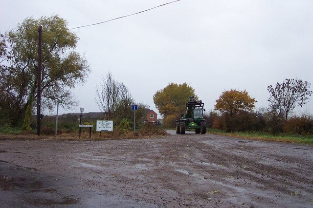 File:Hurst Farm and the entrance to Hurst Lane - geograph.org.uk - 280620.jpg