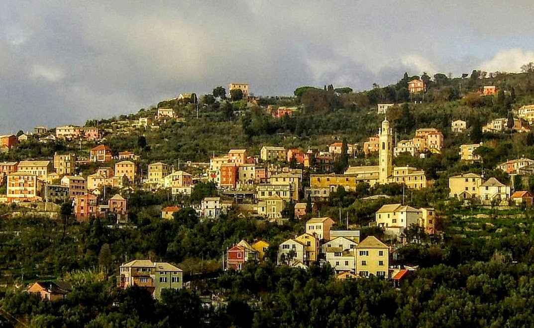 File:Il borgo di Apparizione a Genova visto da Quarto Alto