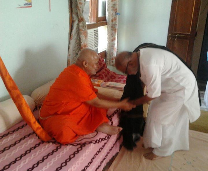 File:Jagadguru Rambhadracharya with Morari Bapu 02.jpg