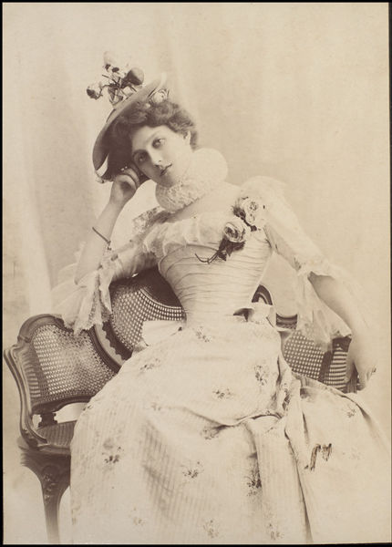 File:Jane Henriot c1900.jpg