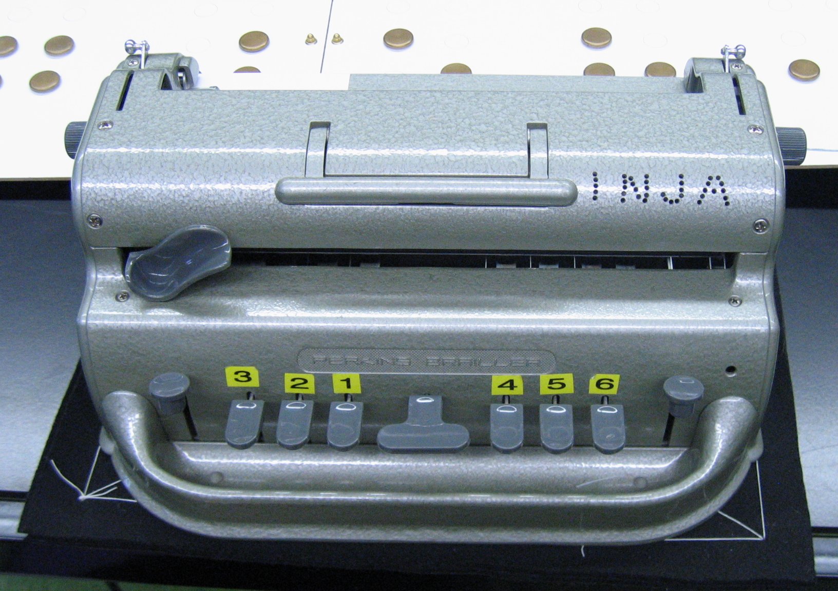 [Image: Machine-a-ecrire-Braille.jpg]