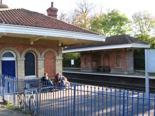 File:Mortimer railway station - geograph - 1012409.jpg