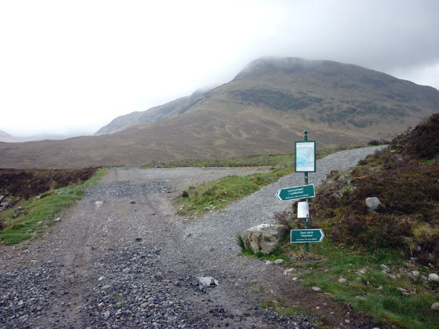 File:New path junction, Loch a' Bhraoin - geograph.org.uk - 1889922.jpg