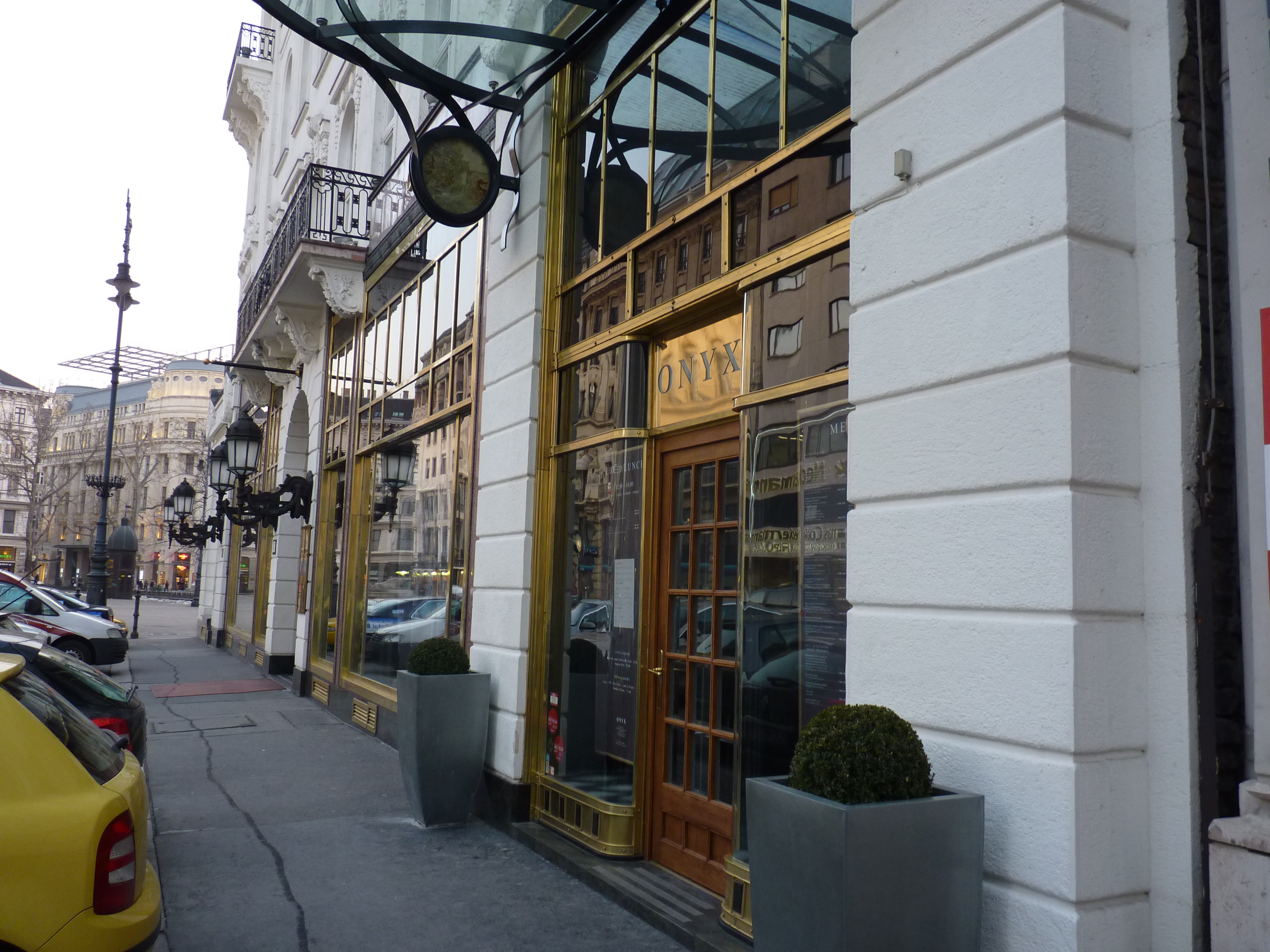 File Onyx Restaurant Budapest 01.JPG Wikimedia Commons