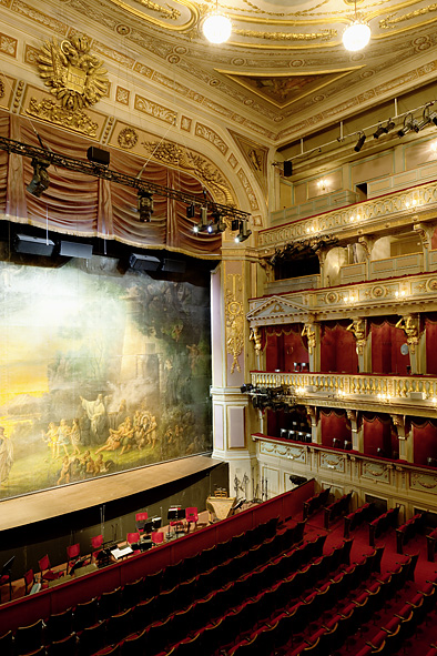 So kommt man zu Theater An Der Wien mit den Öffentlichen - Mehr zum Ort Hier