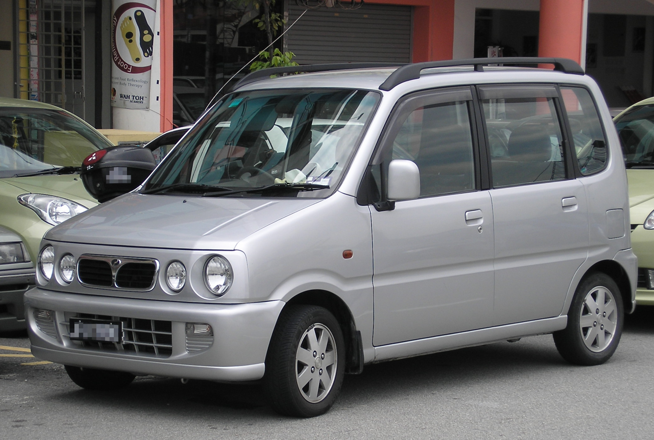 File:Perodua Kenari (first generation, basic) (front 