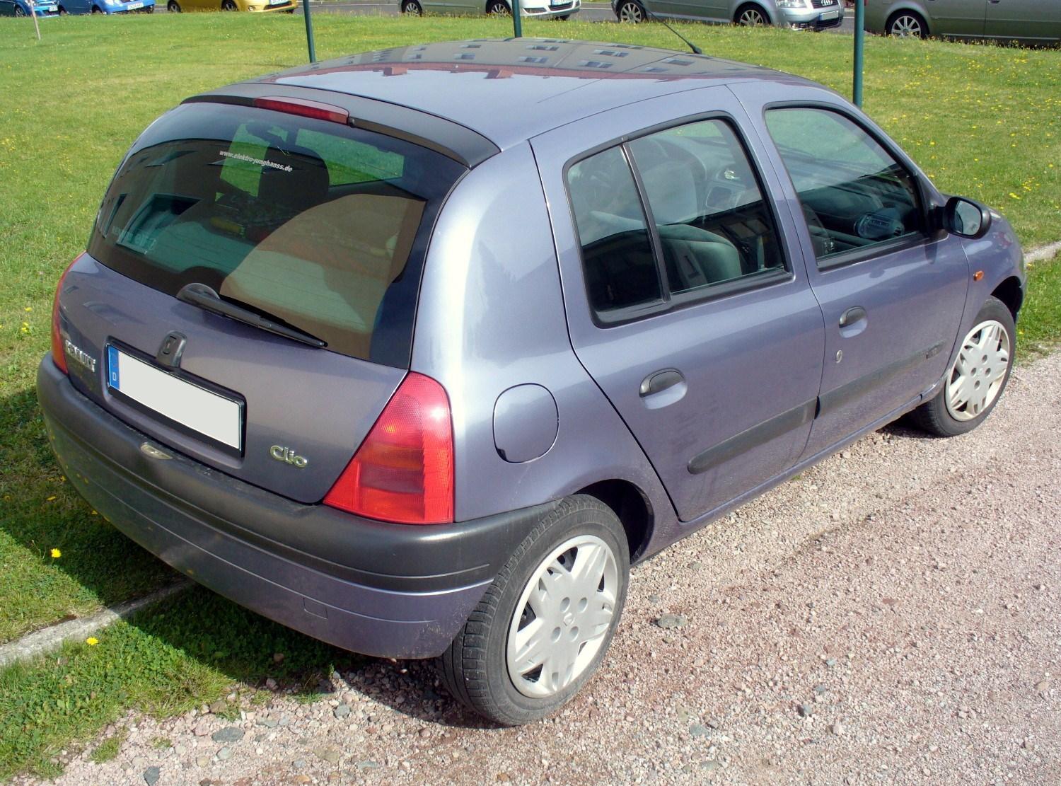 https://upload.wikimedia.org/wikipedia/commons/7/7b/Renault_Clio_II_Phase_I_F%C3%BCnft%C3%BCrer_1.2_Heck.JPG