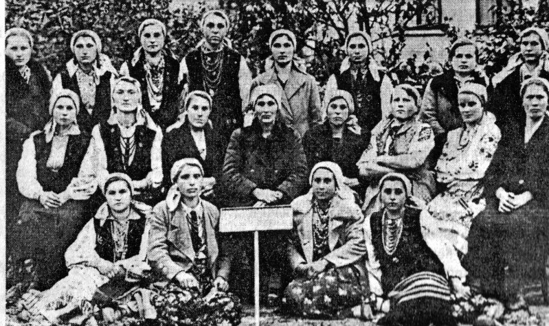 File:Romanivka 0001 - Ukrainian Women's Union.jpg
