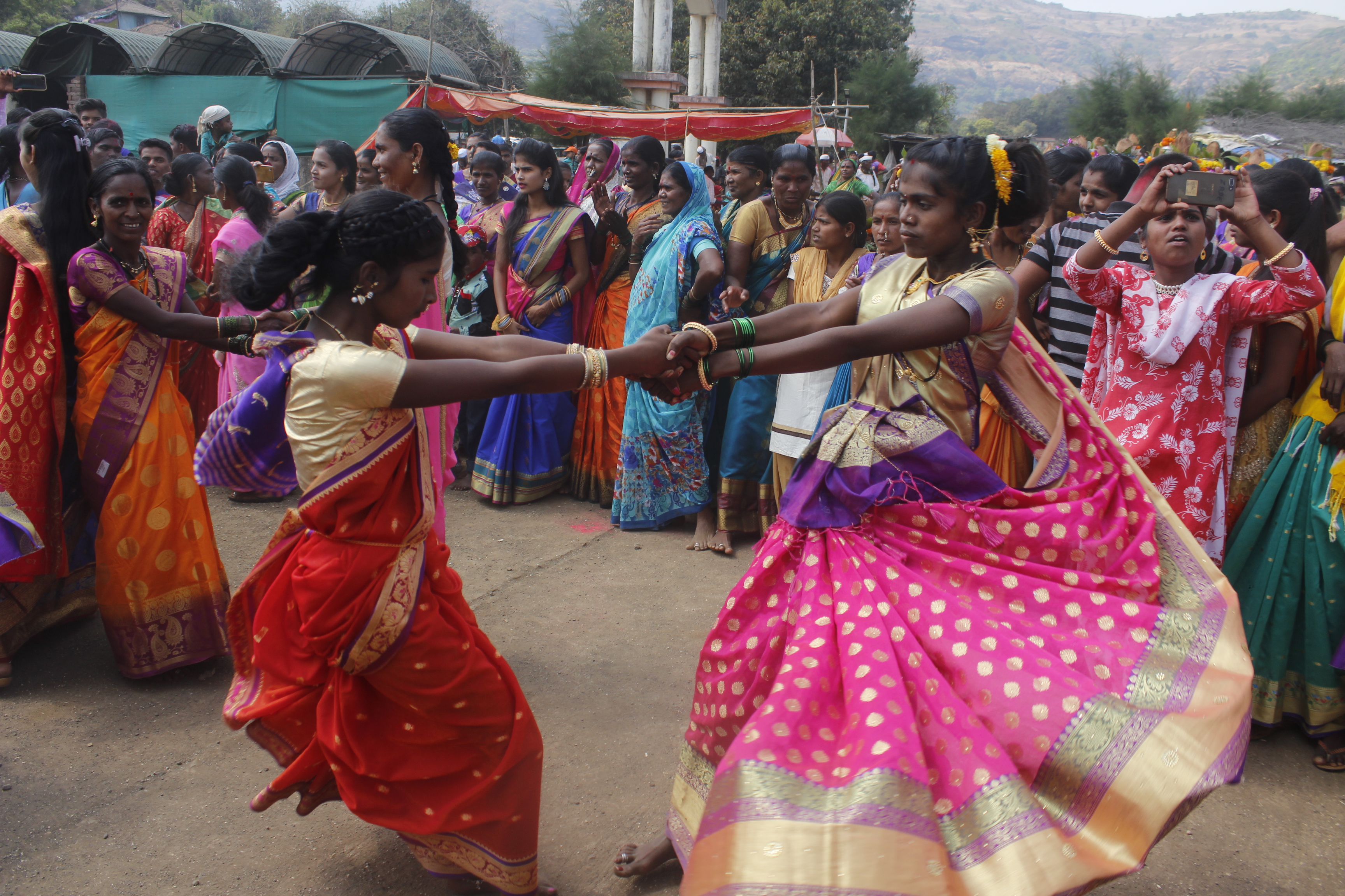 Round dancing