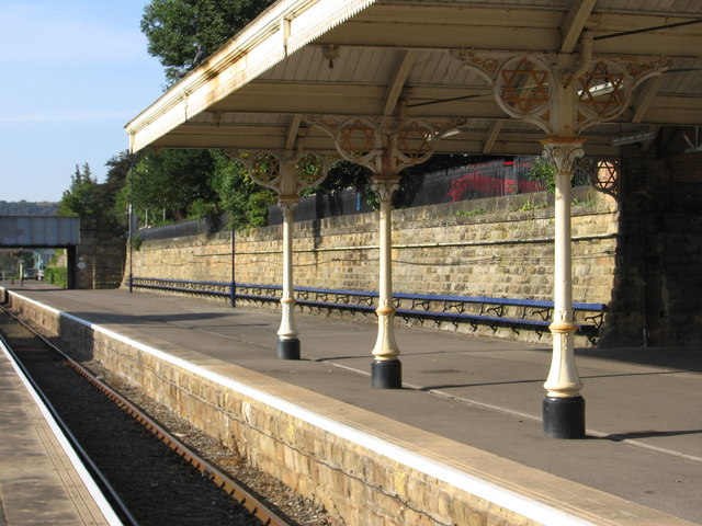 Scarborough_-_the_long_seat_-_geograph.o