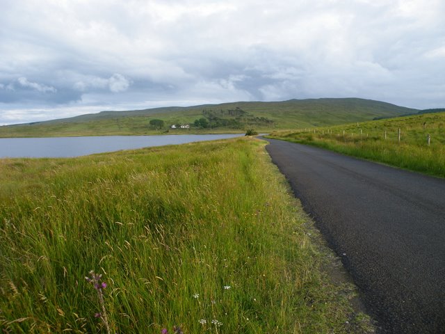 File:The road to Loch Thom - geograph.org.uk - 1417647.jpg