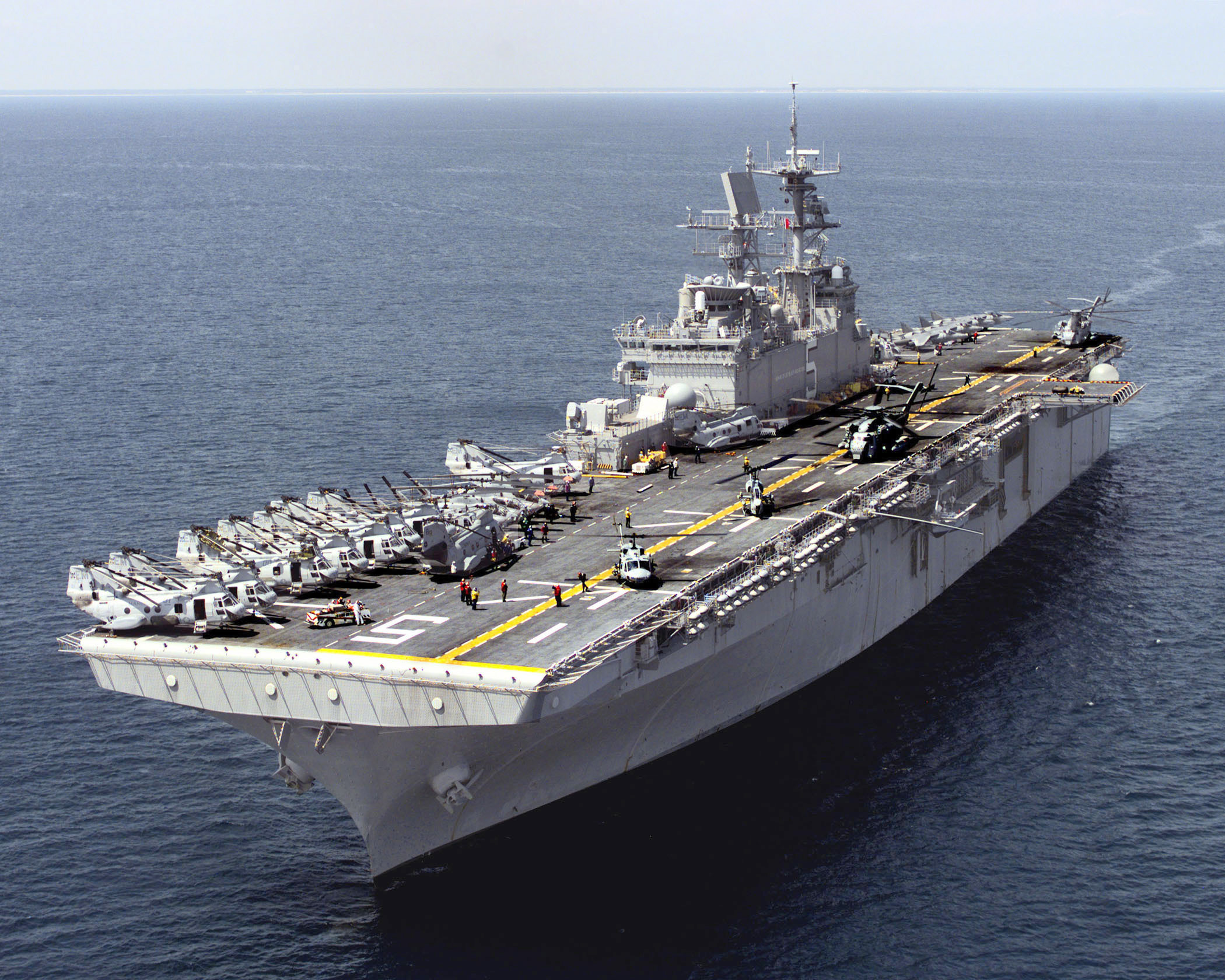 ملف:USS_Bataan_(LHD-5);10080504.jpg - Wikiwand