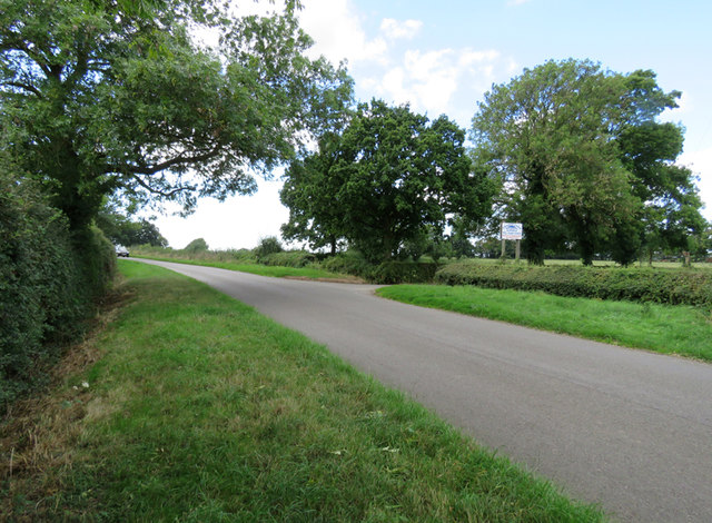 File:Upton Lane passes Grange Farm entrance - geograph.org.uk - 5181633.jpg