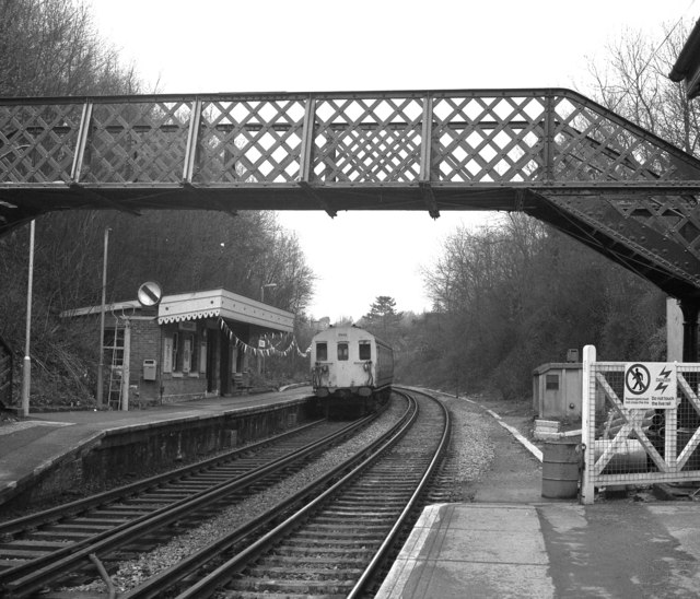 File:Wadhurst station - geograph.org.uk - 645835.jpg
