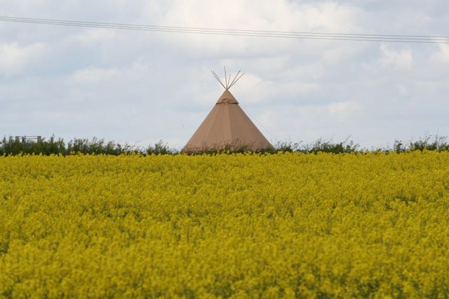 File:Wigwam over the rape - geograph.org.uk - 1281339.jpg