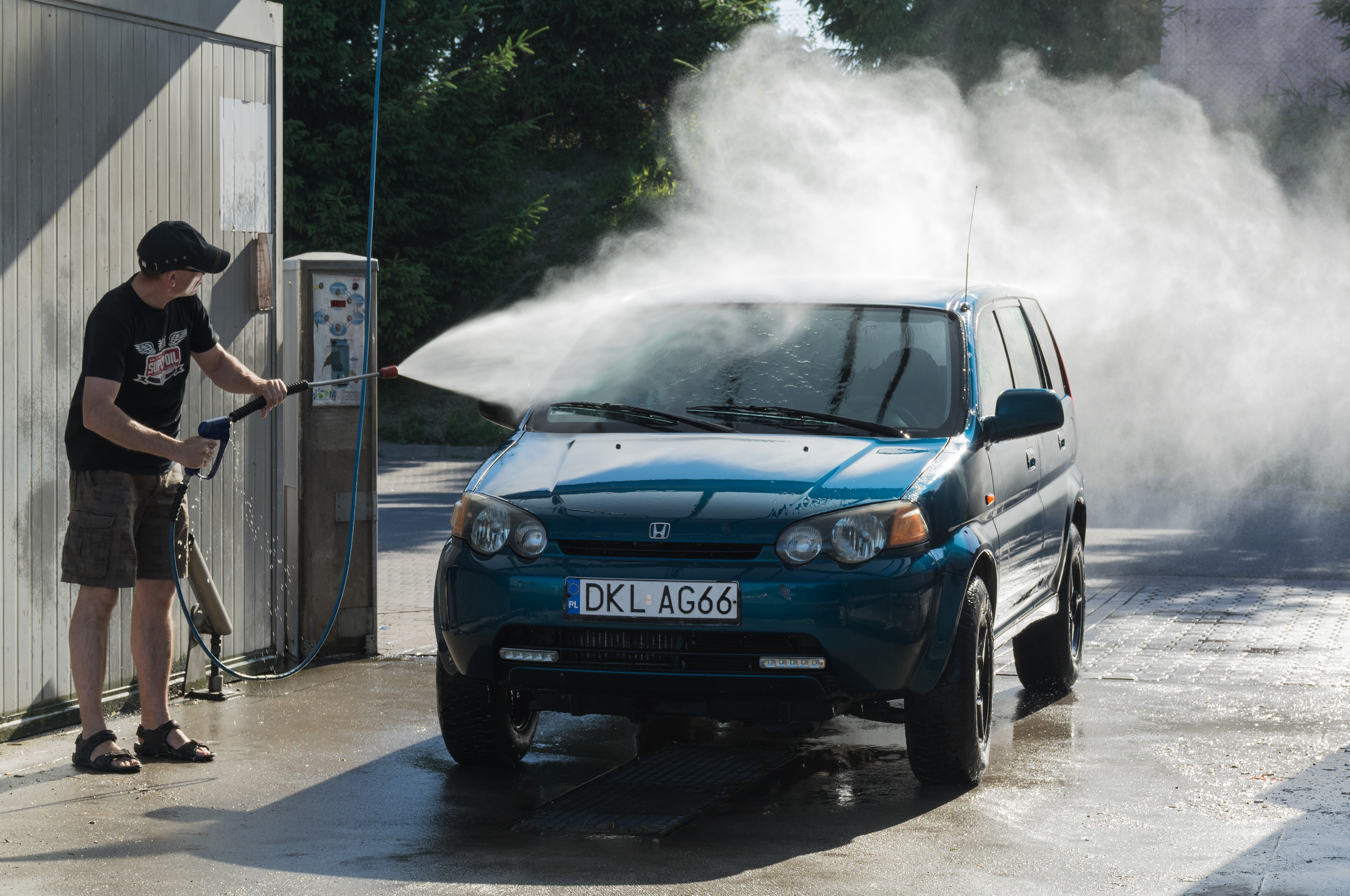 How to Use a Drive Through Car Wash for the First Time