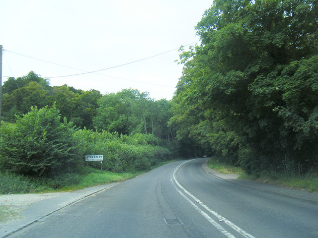 File:A329 at Streatley village boundary - geograph.org.uk - 3129691.jpg