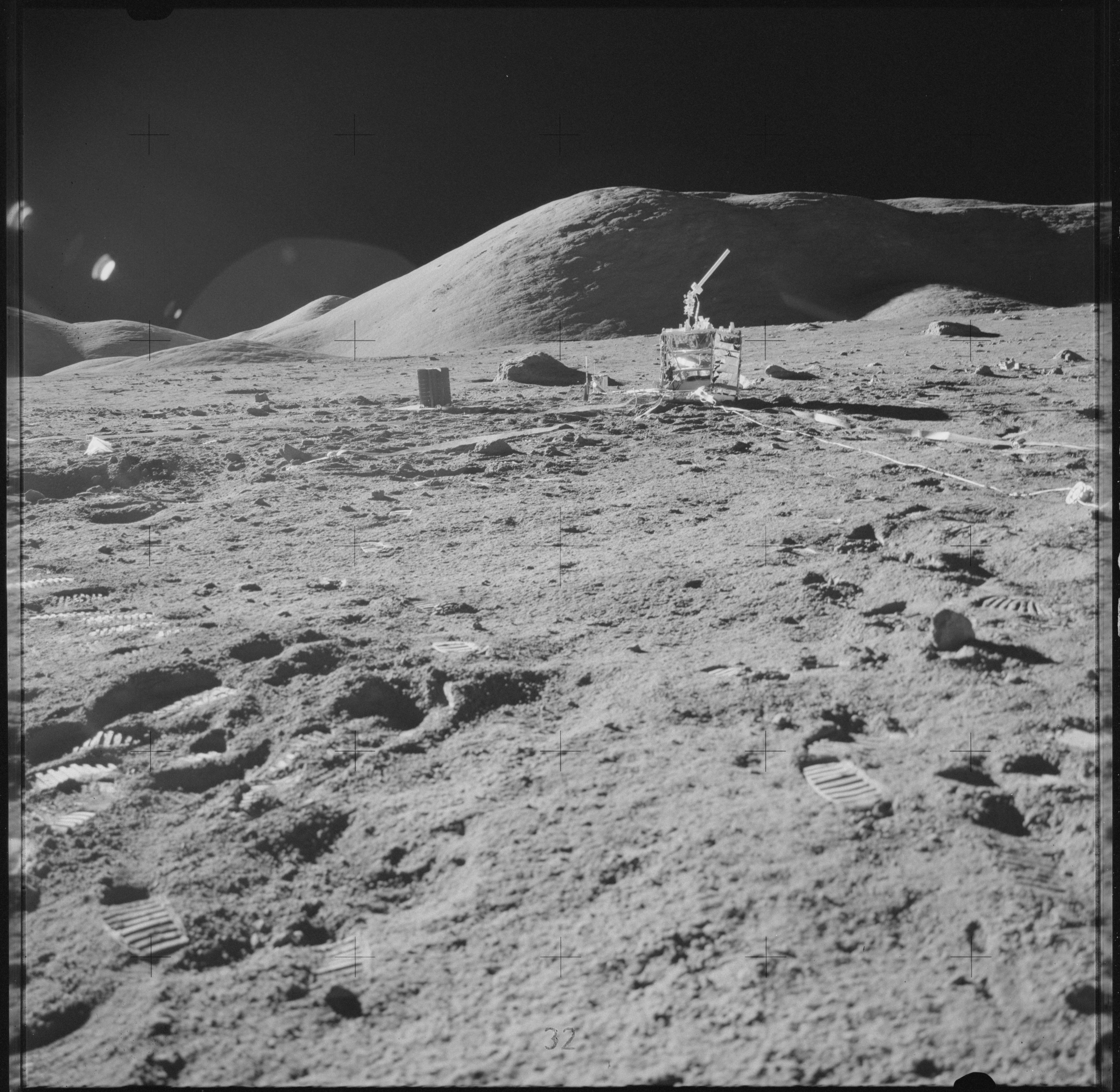 Покажи дом на луне. Снимки поверхности Луны. Поверхность Луны НАСА. Поверхность Луны реальные снимки. Снимки НАСА Аполлон.