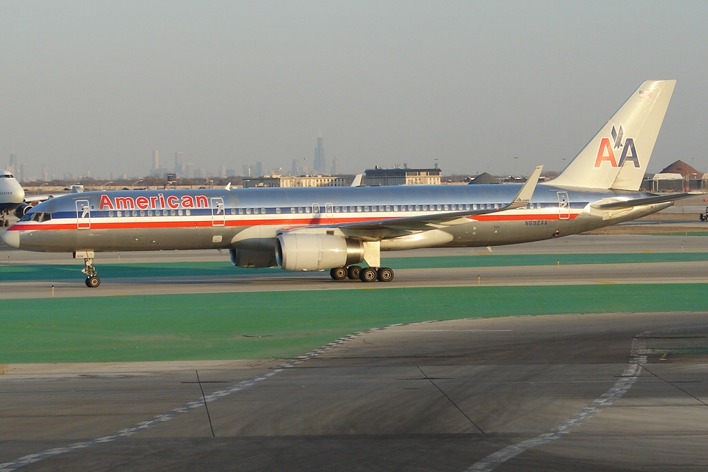 American Airlines Boeing 757 (3418702336).jpg