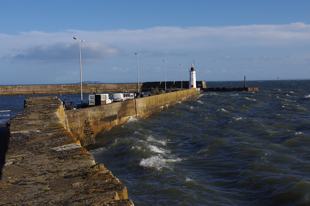 File:Anstruther harbour walls - geograph.org.uk - 3168223.jpg