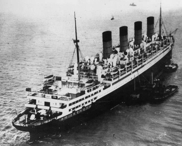 File:Aquitania near Southampton, 1935.jpg