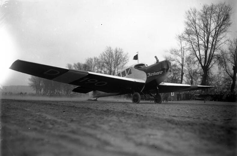 Bundesarchiv Bild 102-00007, Berlin, Start eines Junkers-Flugzeuges