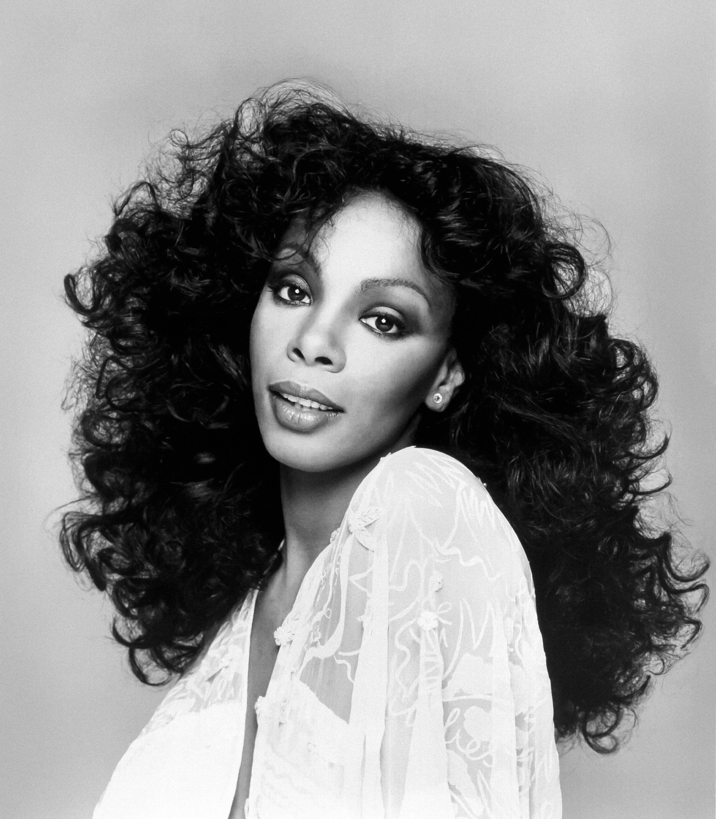 Summer in a 1977 publicity photo for ''[[Once Upon a Time (Donna Summer album)|Once Upon a Time]]''