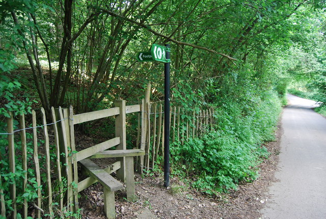 File:High Weald Landscape Trail leaves Bramble Reed Lane - geograph.org.uk - 1360561.jpg