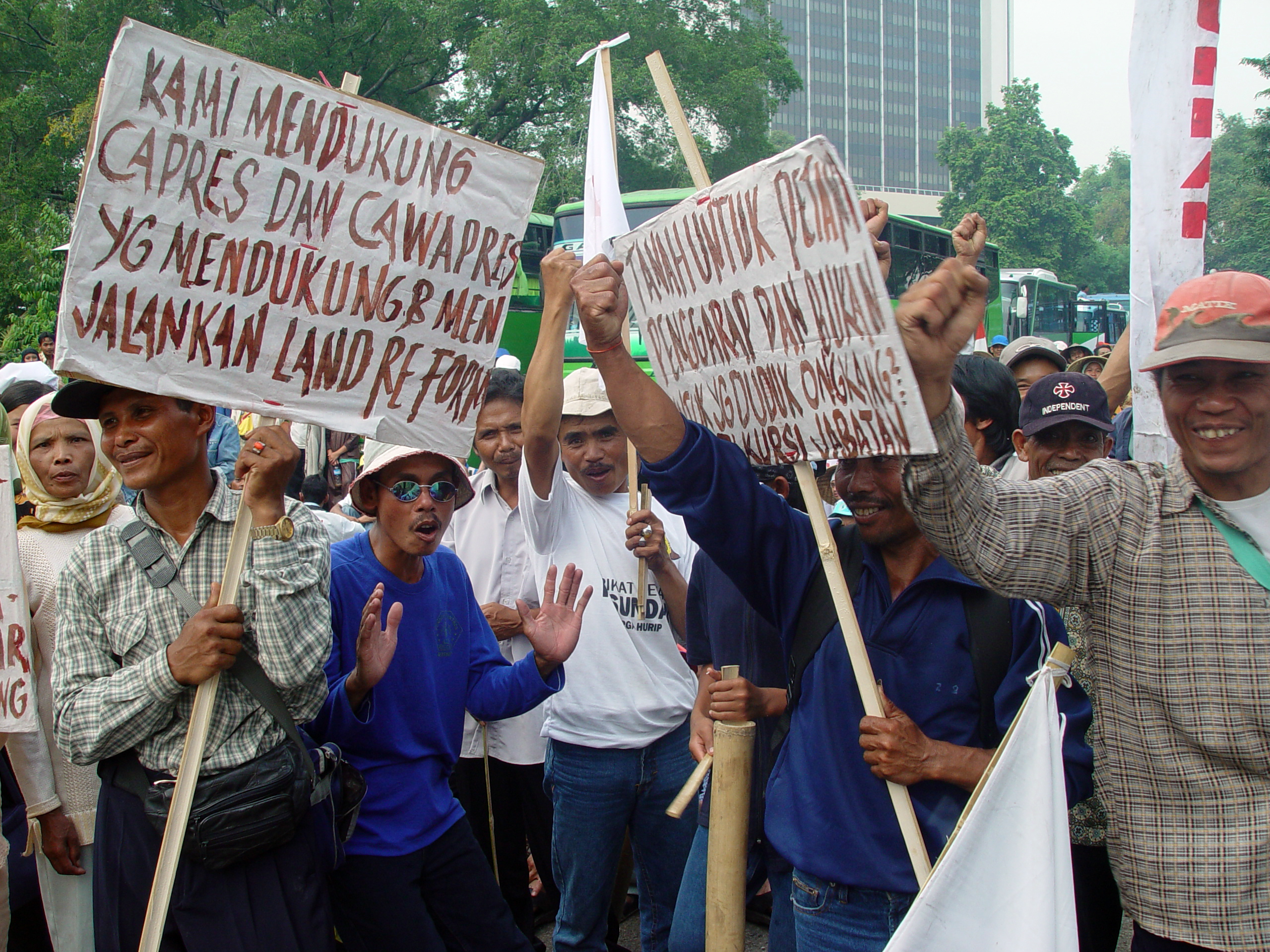 Land rights. Индонезия митинг. Джакарта 2004. Right Land.