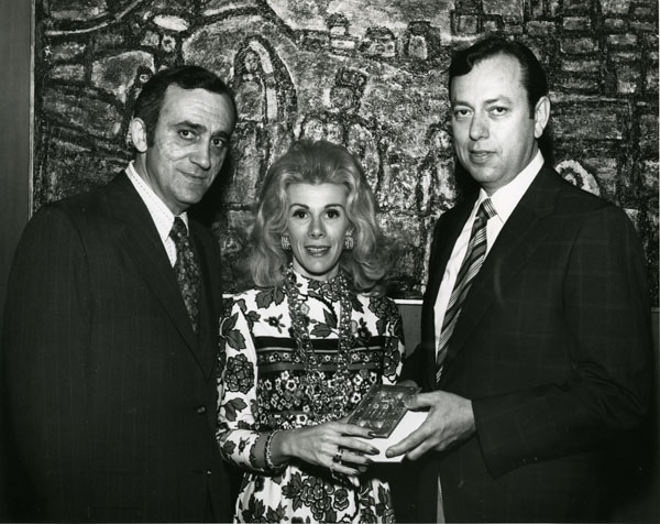 File:Joan Rivers at Larchmont Temple.jpg