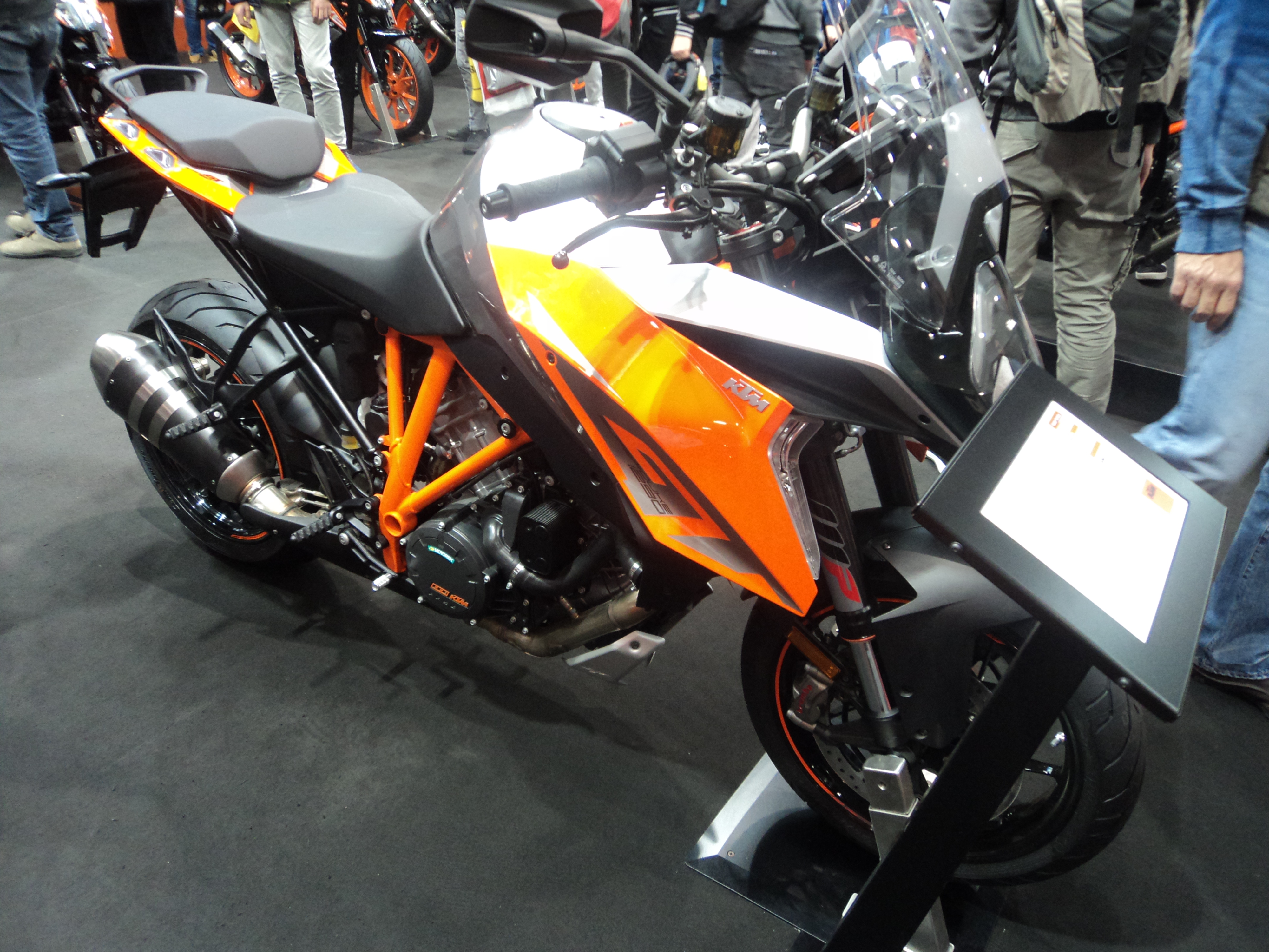 Orange Moto