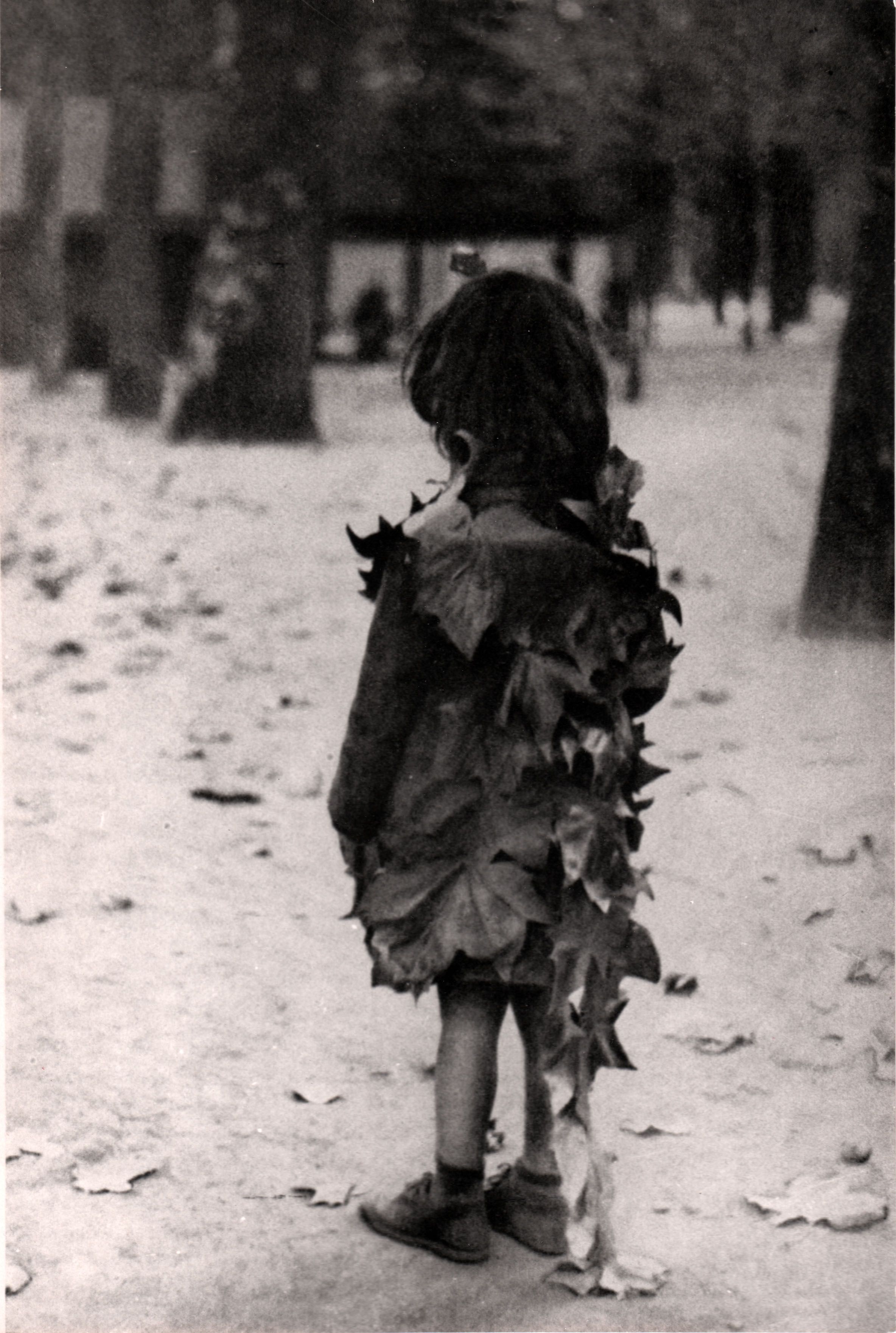 ''La petite fille aux feuilles mortes'' i Jardin du Luxembourg, Paris, 1947