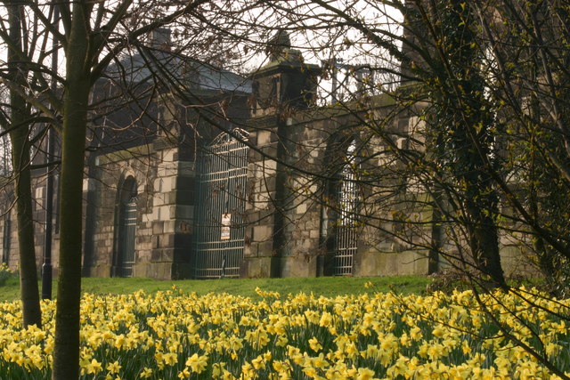 File:Lions Lodge Gate House - geograph.org.uk - 570359.jpg