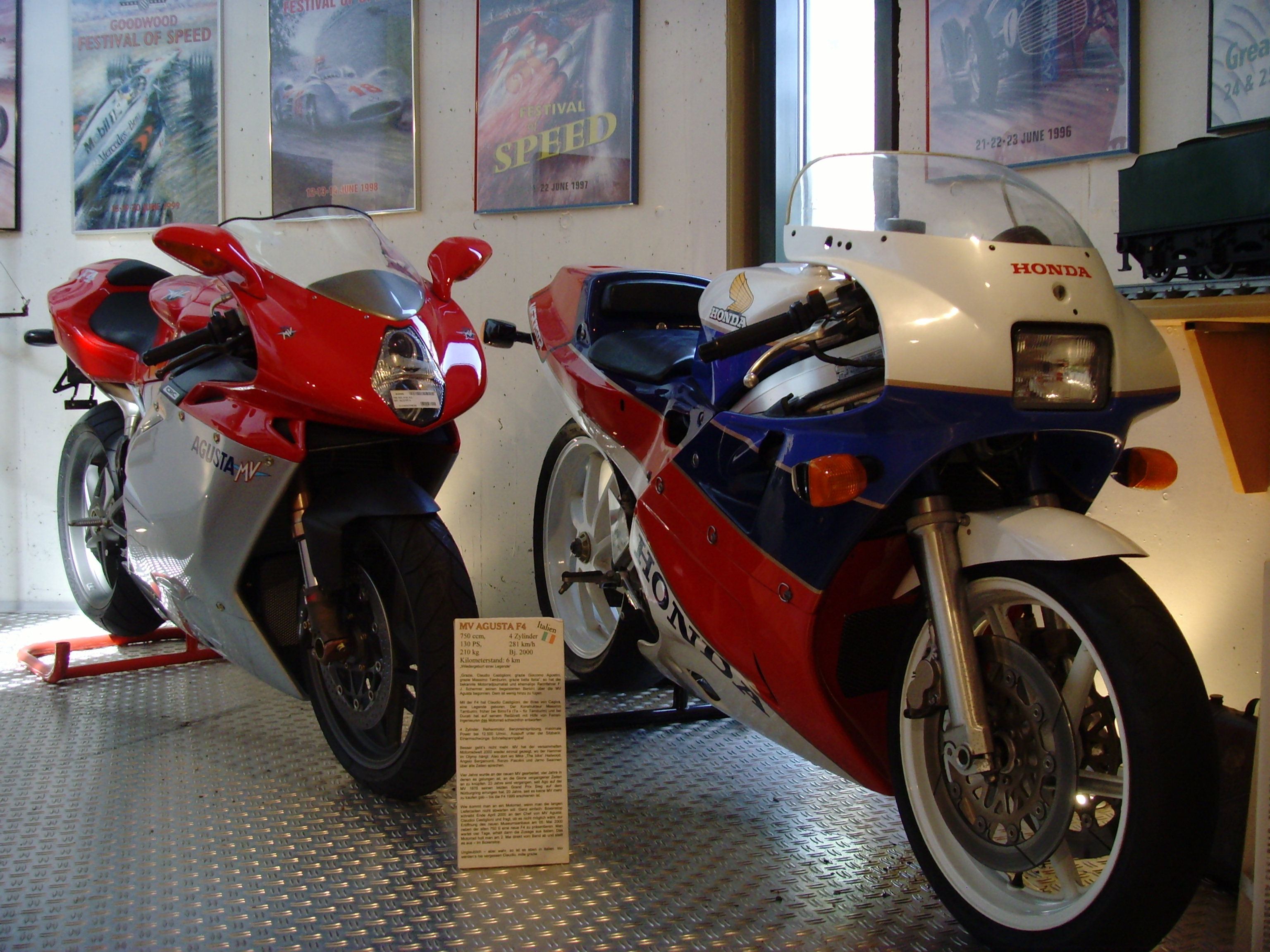 MV Agusta 750 f4