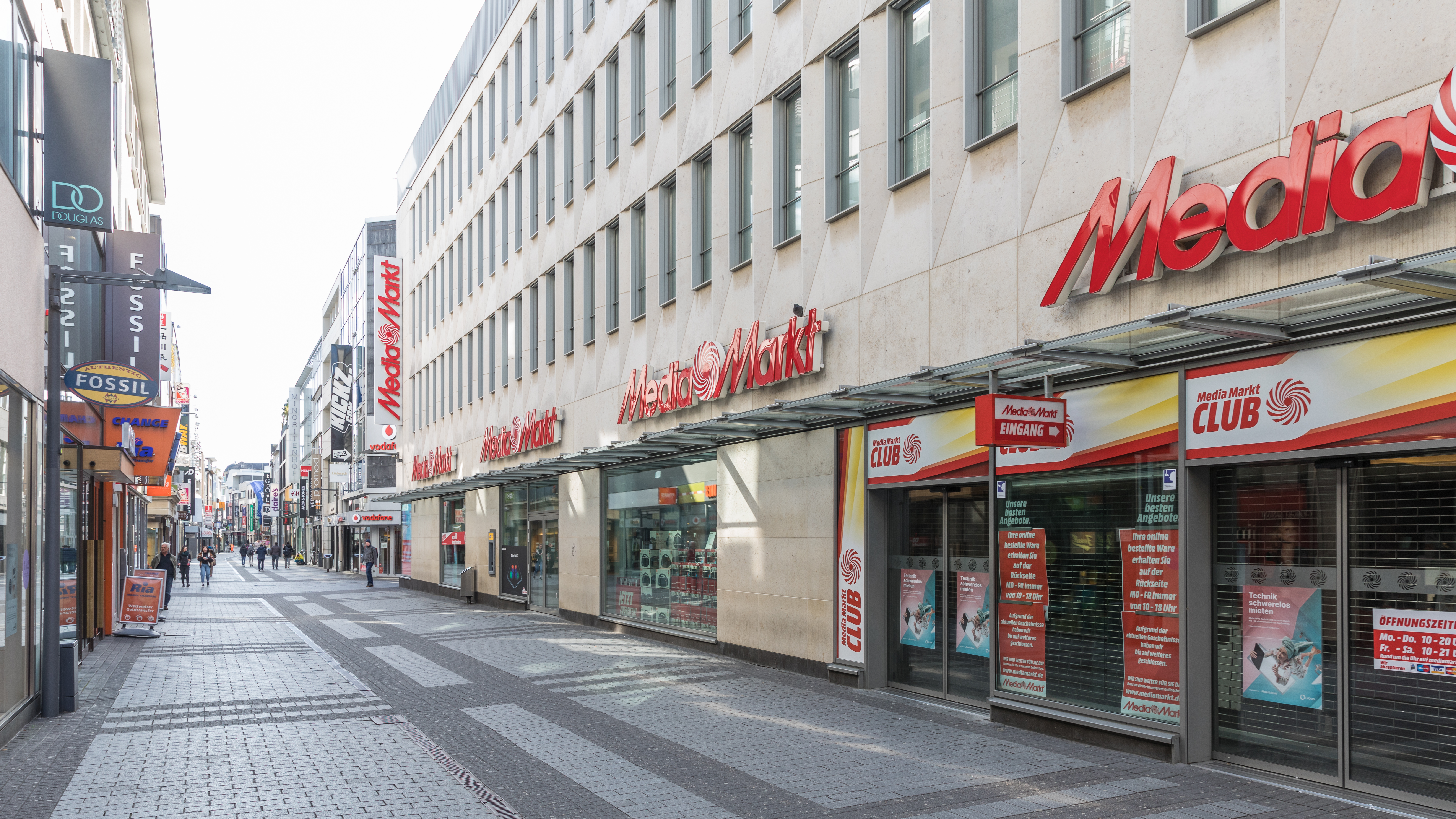 File:Media Markt Hohe Straße, - Samstagnachmittag während der COVID-19-Pandemie-5861.jpg Wikimedia Commons