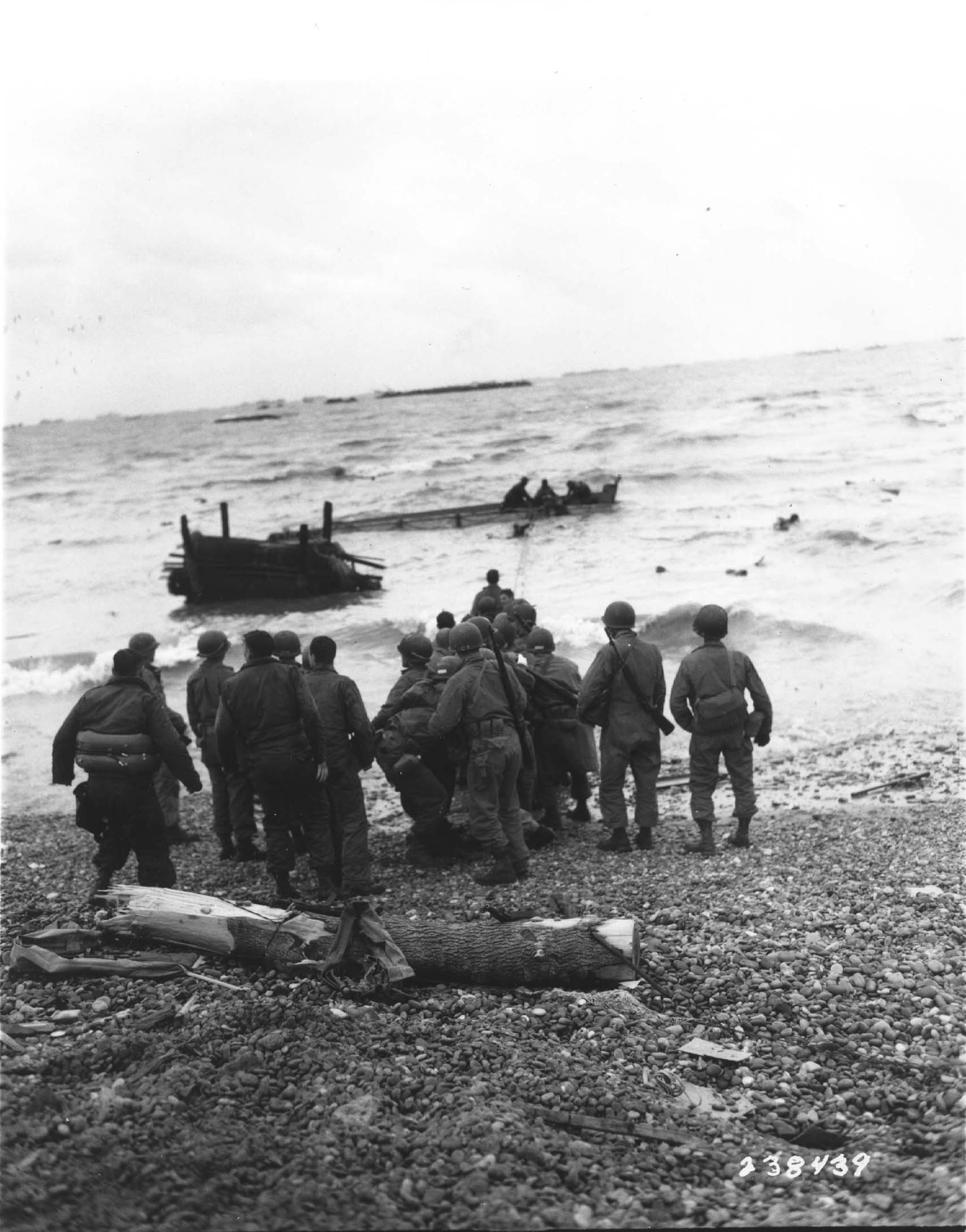 День д 12. Высадка в Нормандии 1944. Нормандия Омаха Бич 1944. Высадка в Нормандии 1944 Омаха. Высадка в Нормандии 1944 Омаха Бич.