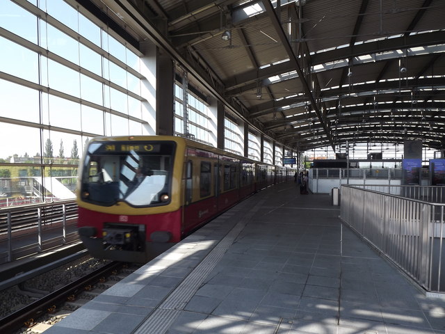 File:Ostkreuz Hochbahn (Elevated Railway at Ostkreuz) - geo.hlipp.de - 26886.jpg