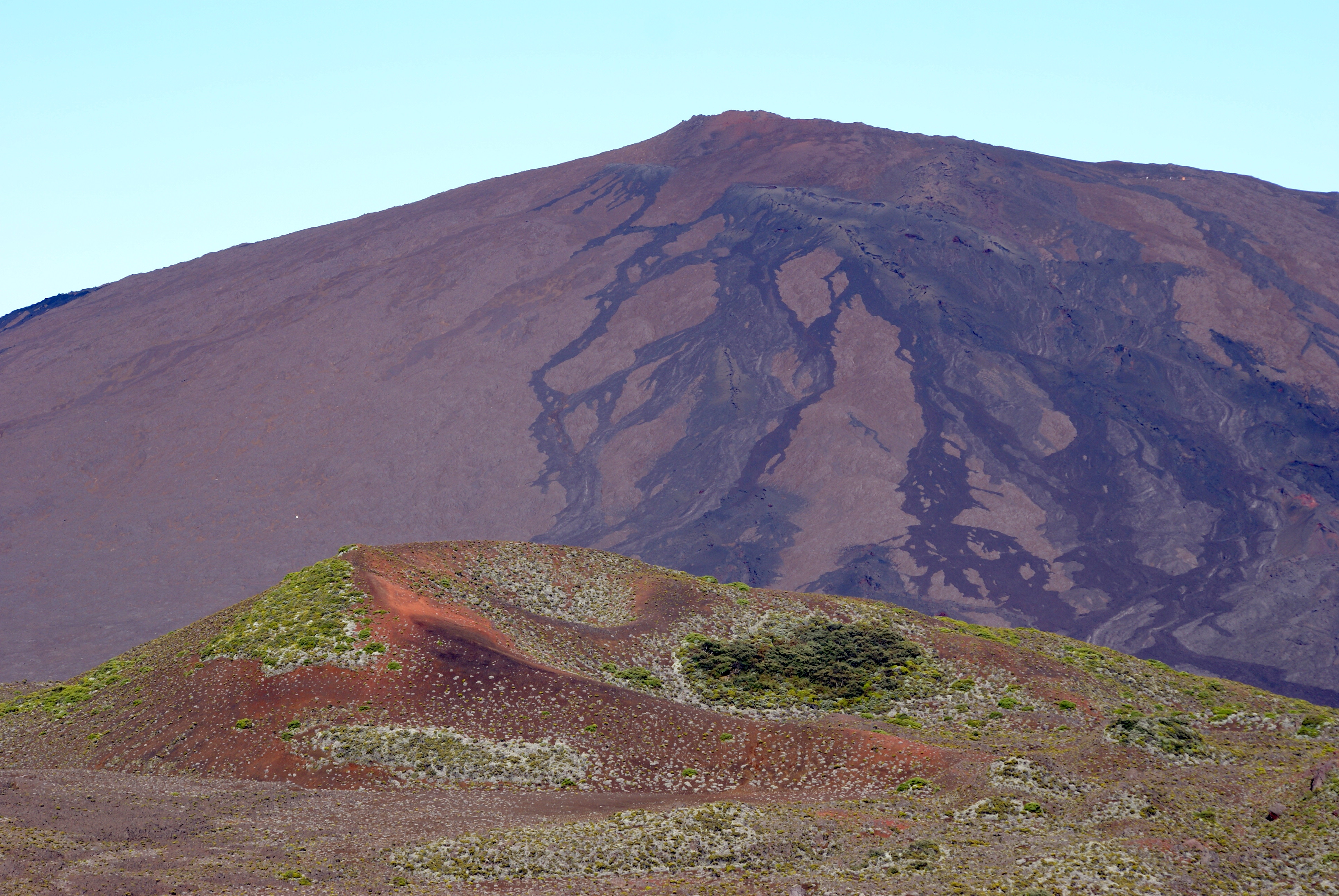 Piton de la Fournaise & piton Rouge.JPG